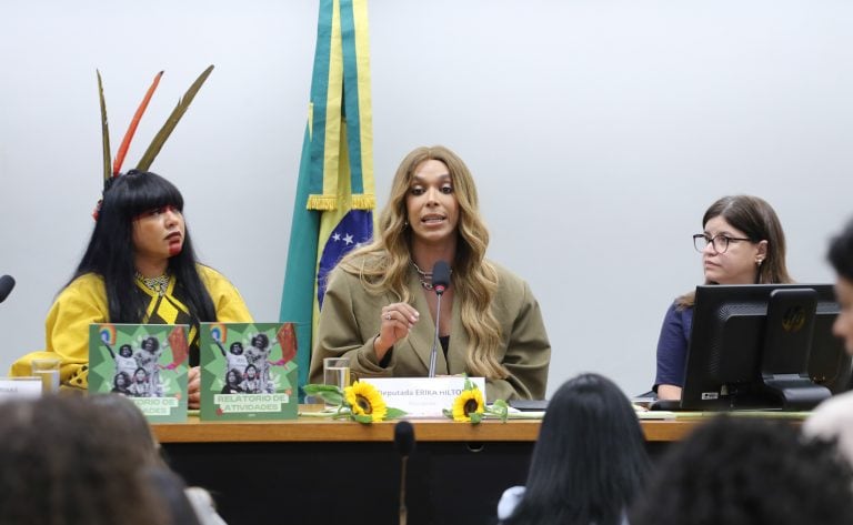 deputada-ameaca-usar-lei-maria-da-penha-contra-erika-hilton;-‘a-senhora-tem-a-forca-de-um-homem’