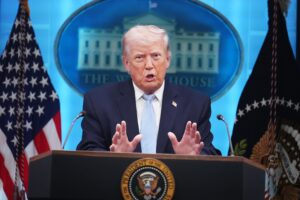 trump-admite-gasolina-mais-cara-enquanto-petroleo-volta-a-us$-100