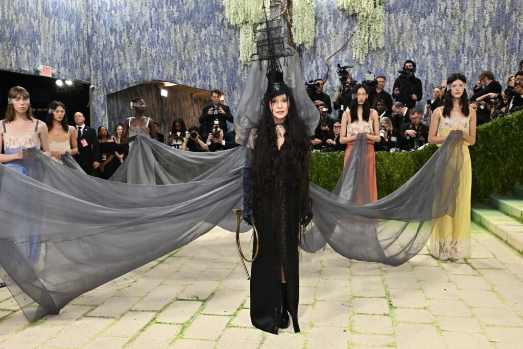 madonna,-kylie-jenner…-veja-looks-do-met-gala-que-fizeram-referencia-a-obras-de-arte