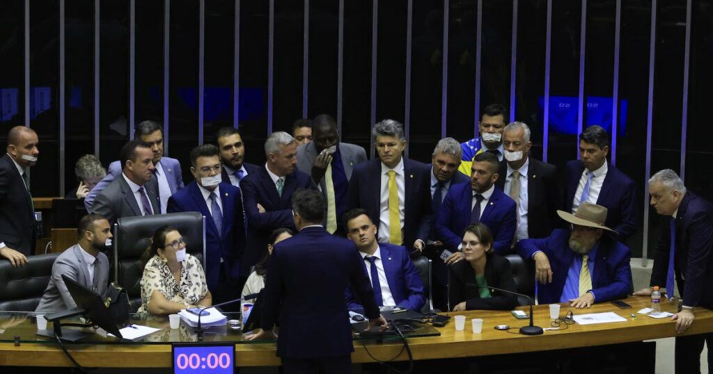 conselho-de-etica-decide-se-suspende-deputados-que-ocuparam-mesa-diretora-da-camara