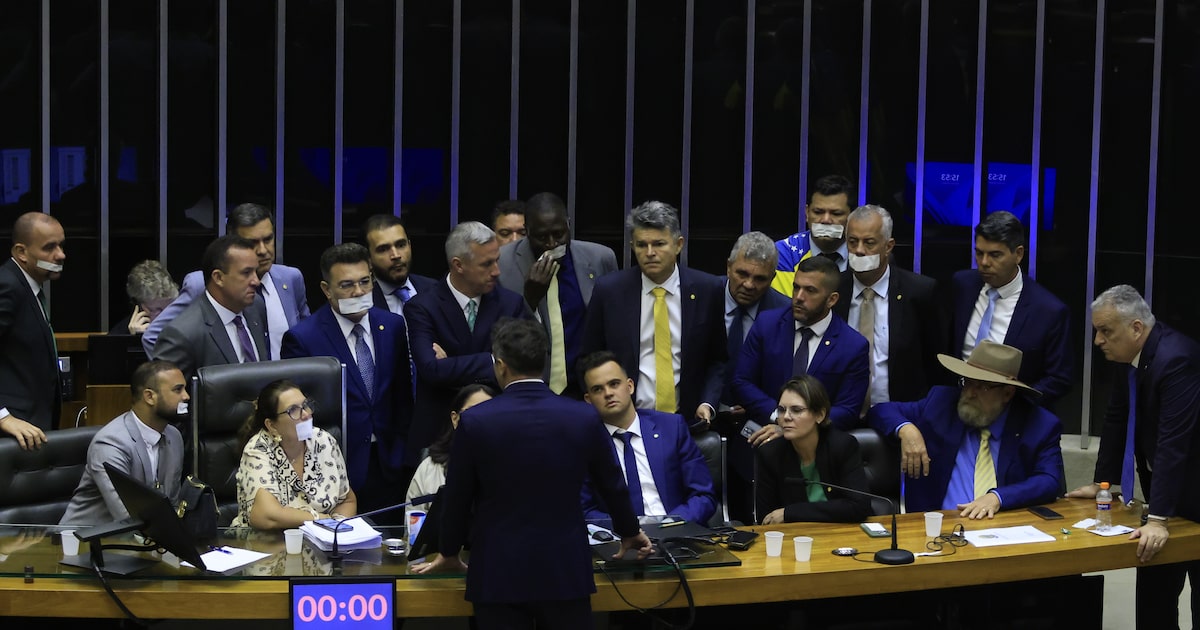 conselho-de-etica-decide-se-suspende-deputados-que-ocuparam-mesa-diretora-da-camara