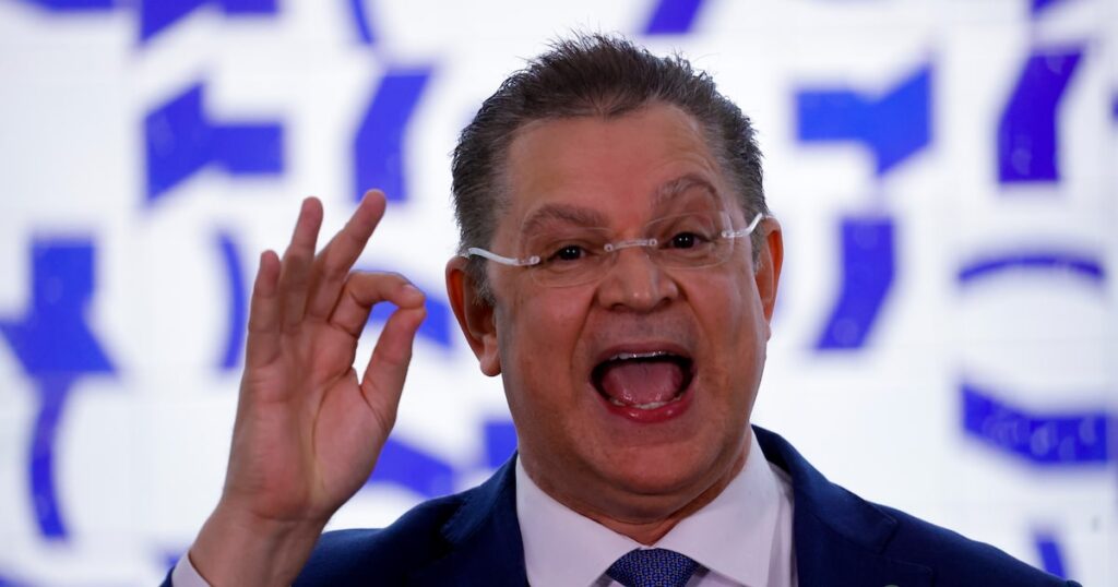oposicao-comeca-a-coletar-assinaturas-de-pec-para-anistiar-presos-do-8-de-janeiro