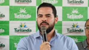 prefeito-no-maranhao-acusado-de-desviar-90%-de-dinheiro-da-saude-sai-da-prisao-e-faz-oracao