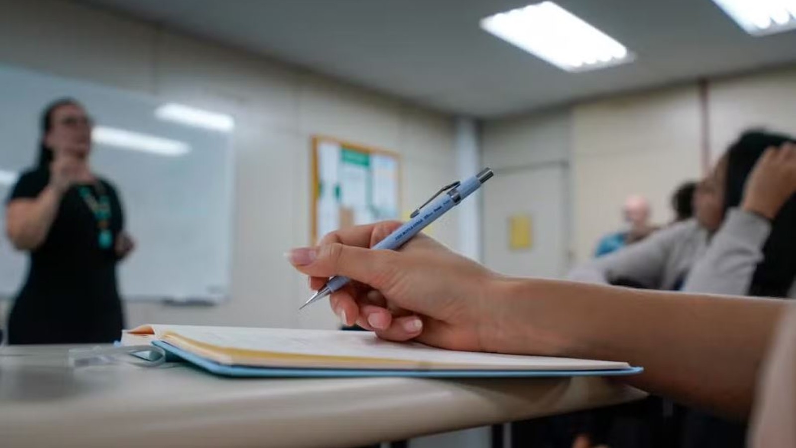 senado-federal-eleva-piso-dos-professores-para-r$5.130-em-2026-e-muda-calculo-para-reajuste