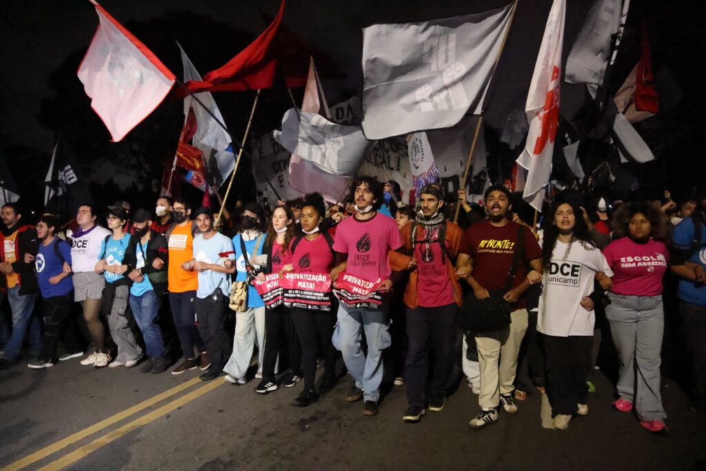 greve-na-usp:-grupo-de-alunos-pressiona-por-retorno-as-aulas;-entenda