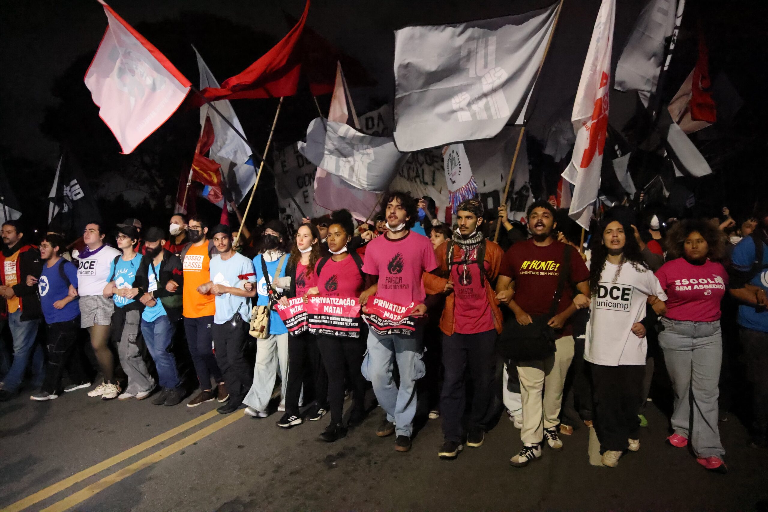 greve-na-usp:-grupo-de-alunos-pressiona-por-retorno-as-aulas;-entenda