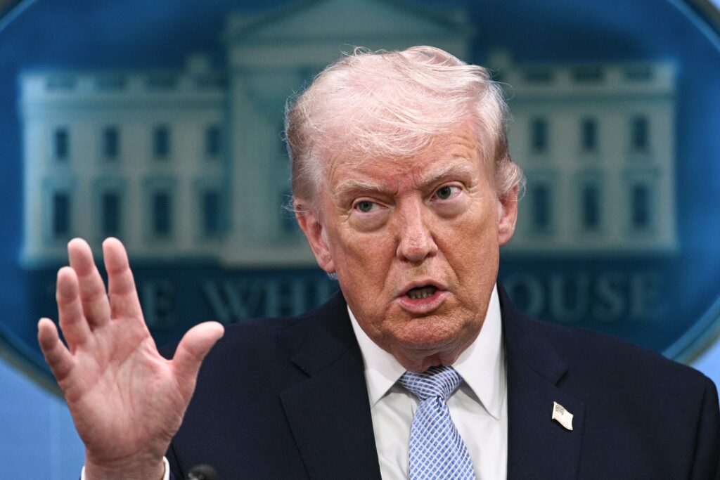 trump-diz-que-deve-fechar-acordo-com-o-ira-e-reabrir-o-estreito-de-ormuz-na-proxima-semana
