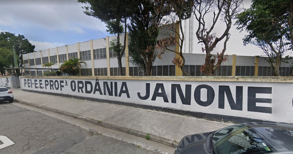 aluno-e-obrigado-a-ficar-nu-por-suspeita-de-portar-cigarro-eletronico-em-escola-da-grande-sp