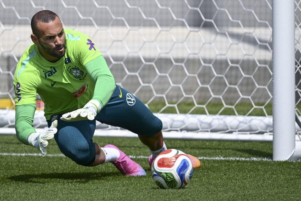 quem-e-weverton?-veja-trajetoria-do-goleiro-que-esta-na-copa-do-mundo-de-2026