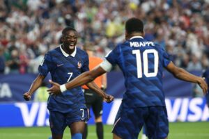 em-duelo-com-paralisacao-de-2-horas,-franca-vence-o-iraque-na-copa-do-mundo
