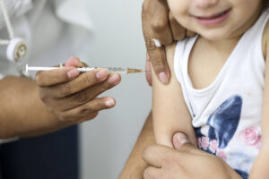 ministerio-da-saude-retoma-dose-de-reforco-contra-a-poliomielite-aos-4-anos