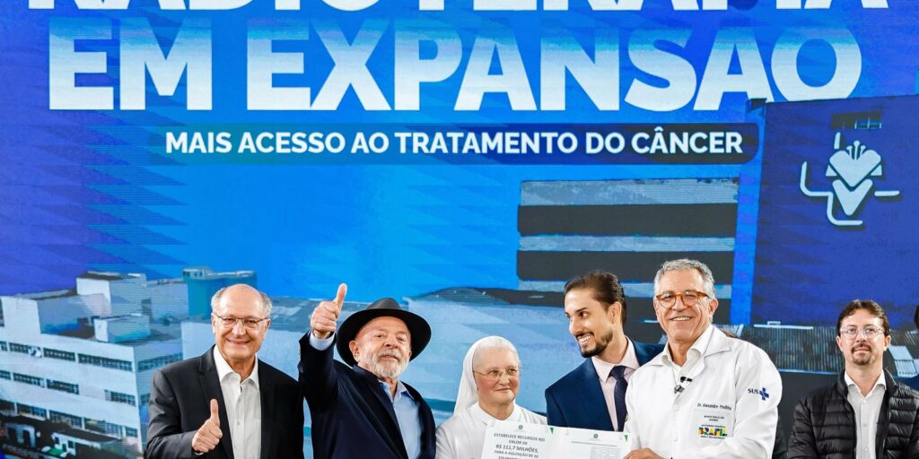 lula-entrega-aparelhos-de-radioterapia-em-sao-paulo