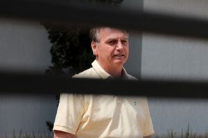 de-cirurgia-no-ombro-a-arma-em-blitz:-os-90-dias-da-domiciliar-de-bolsonaro
