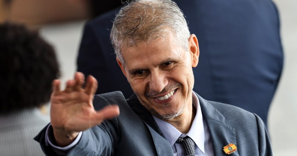 sidonio-comemora-reducao-de-danos-em-crise-master-apos-michelle-riscar-o-chao-e-ameacar-flavio