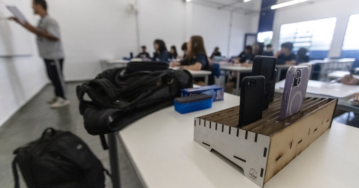 celular-proibido-na-escola:-o-que-diretores-de-escolas-publicas-e-privadas-relatam-um-ano-depois?