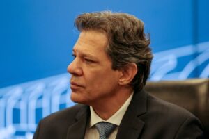 aula-de-haddad-e-interrompida-apos-tumulto-e-briga-entre-manifestantes