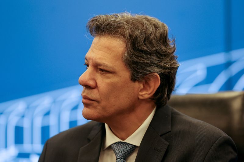 aula-de-haddad-e-interrompida-apos-tumulto-e-briga-entre-manifestantes