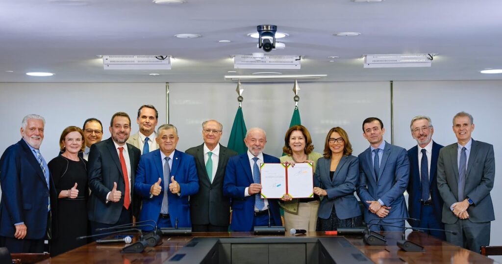 medida-que-derruba-‘taxa-das-blusinhas’-esta-parada-ha-2-meses-no-congresso-e-pode-caducar