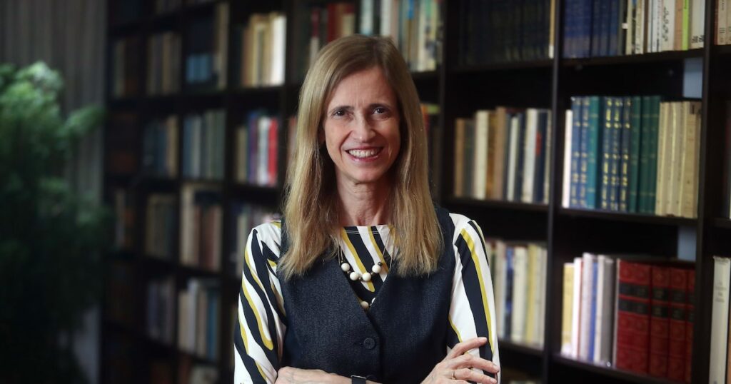 “precisamos-fazer-uma-busca-ativa-dos-jovens-que-abandonam-a-escola”,-diz-claudia-costin,-da-fgv