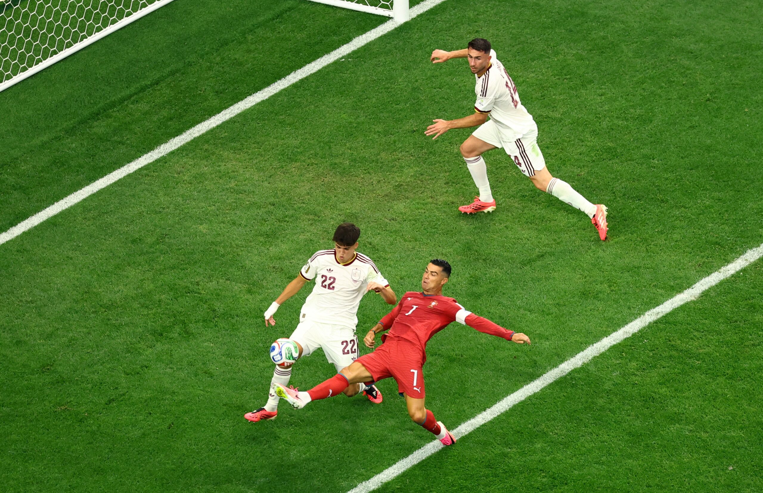 ‘equipa’,-‘guarda‑redes’-e-‘relvado’:-por-que-portugal-usa-termos-diferentes-do-brasil-no-futebol?