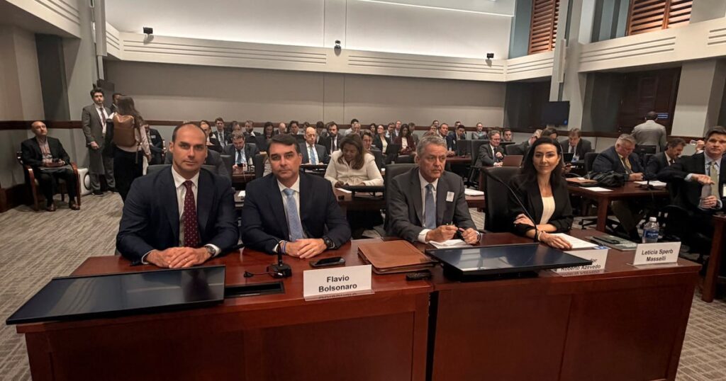 flavio-bolsonaro-gasta-ingles-nos-eua-para-atacar-lula,-mas-o-eleitor-ficou-sabendo-e-gostou?