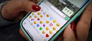 ‘toque-de-recolher’-para-redes-sociais?-reino-unido-revela-plano-para-adolescentes