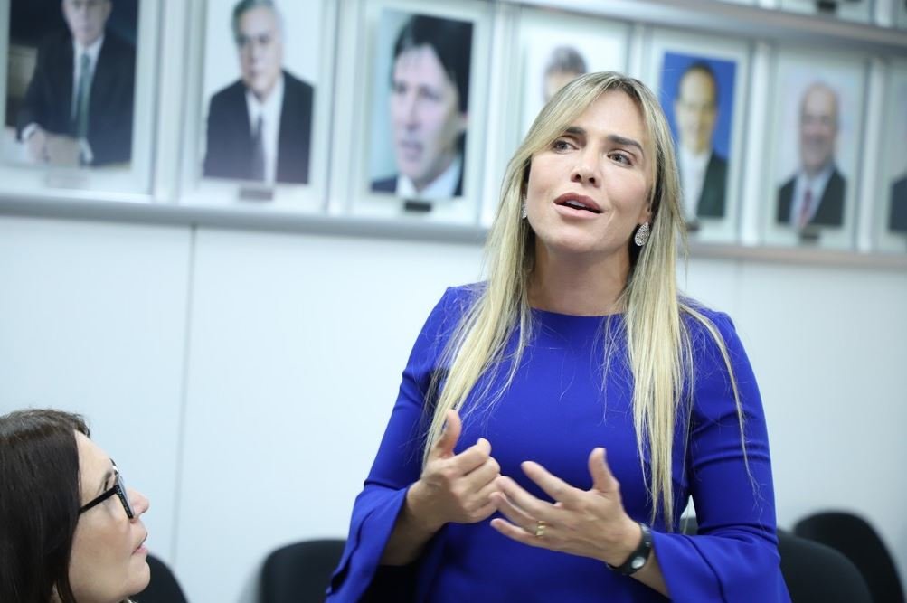 michelle-‘nao-pode-desistir-no-meio-do-caminho’,-diz-celina-sobre-disputa-ao-senado-no-df