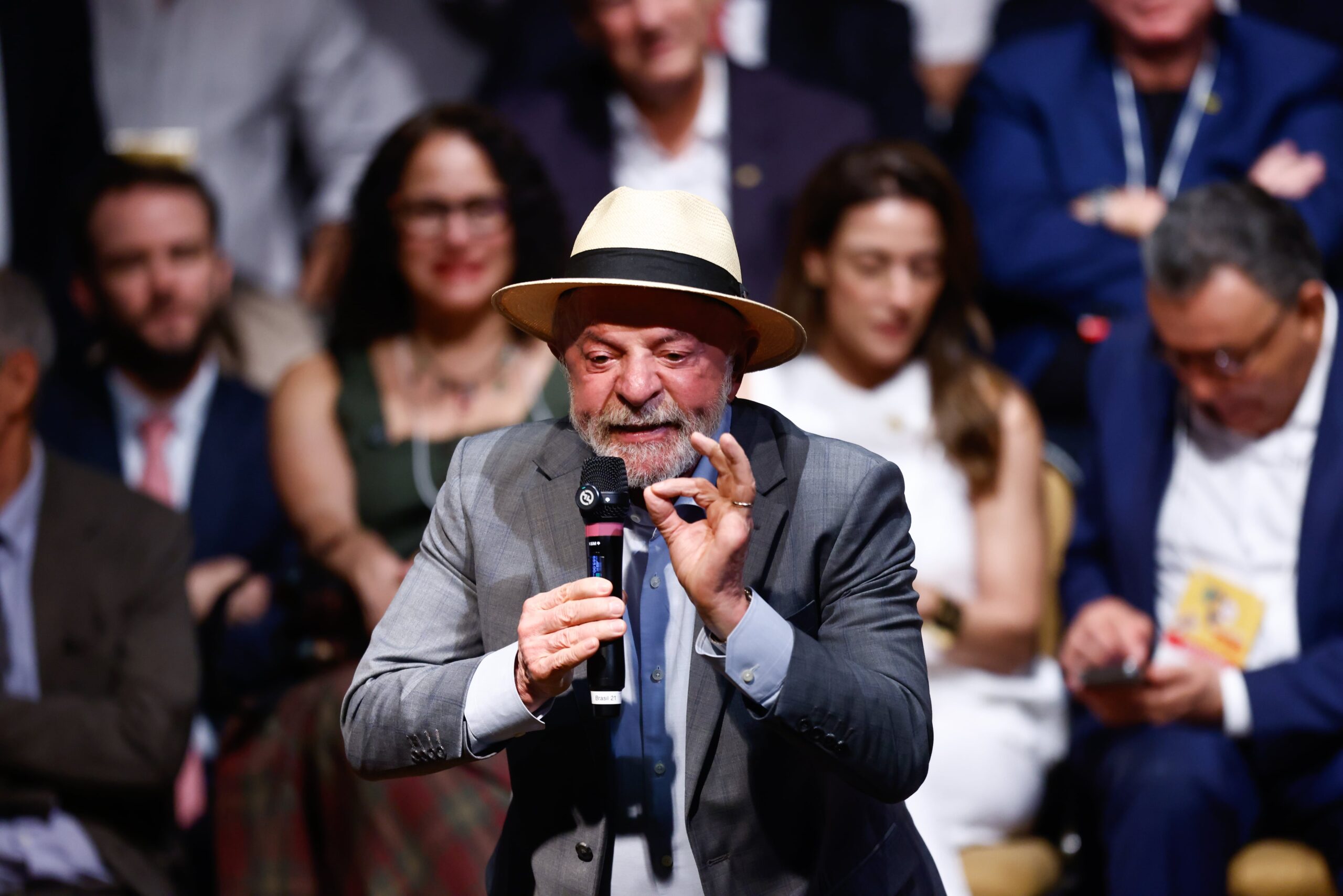 pt-vai-ao-tse-contra-flavio-bolsonaro-por-conteudos-de-ia-que-ve-como-difamatorios-a-lula-e-a-sigla
