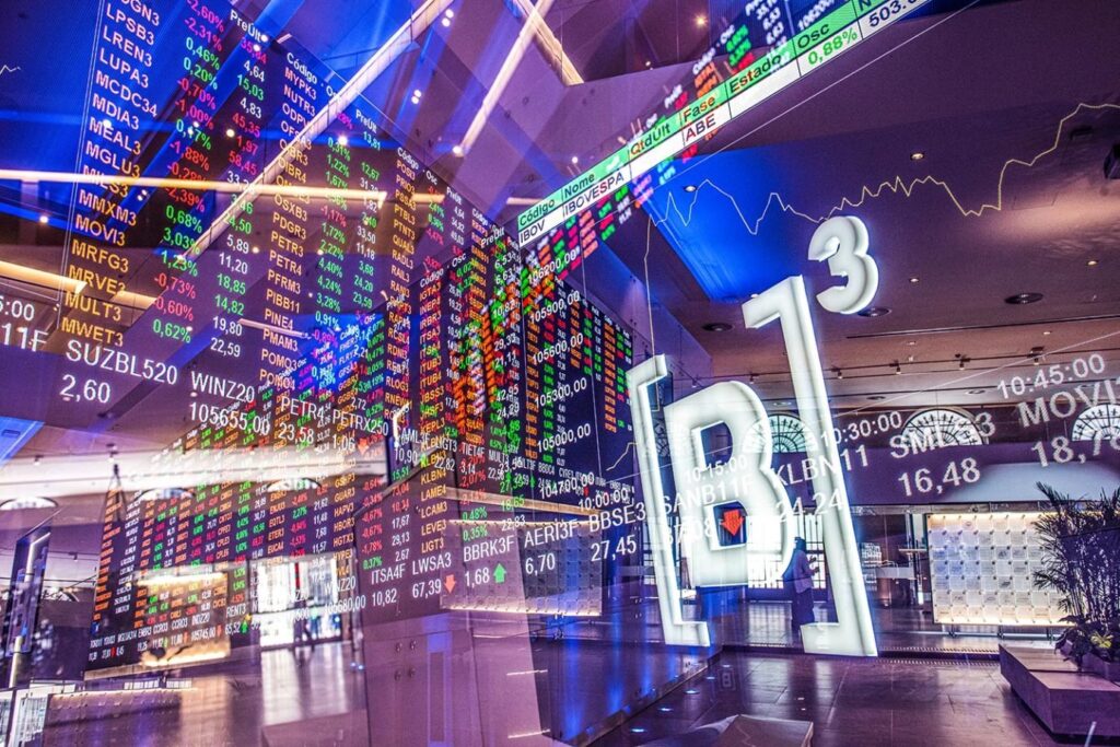 bancos-e-petrobras-pressionam-e-ibovespa-fecha-quase-estavel;-dolar-vai-a-r$-5,13