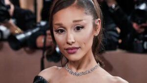 ariana-grande-fala-pela-primeira-vez-sobre-pausa-na-carreira:-‘nao-foi-reacao-impulsiva’