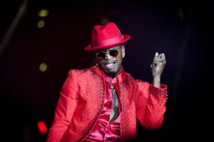 mulher-processa-ne-yo-e-alega-ter-sido-atacada-por-cao-do-cantor-ao-entregar-pacote