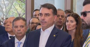 flavio-fala-em-“novelinha”-para-definir-vice-e-diz:-“mulheres-estao-comigo”