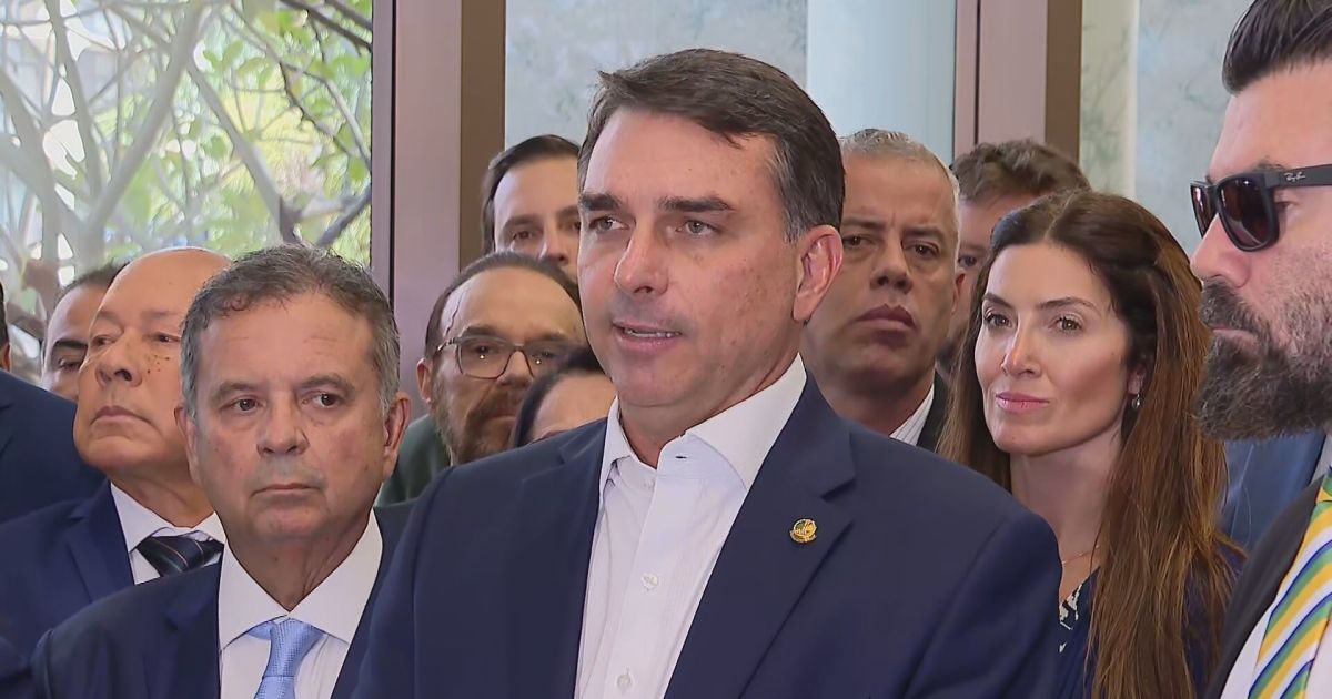 flavio-fala-em-“novelinha”-para-definir-vice-e-diz:-“mulheres-estao-comigo”