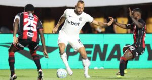 arthur-cabral-e-o-primeiro-jogador-do-brasileirao-expulso-pela-lei-vini-jr.