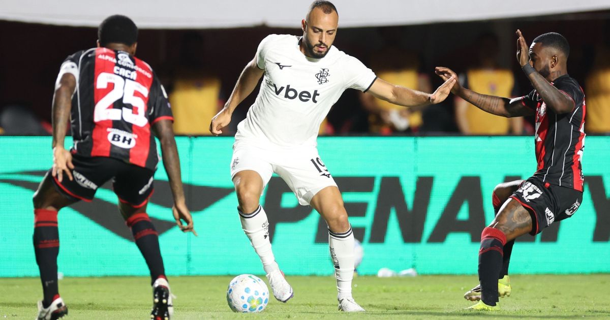 arthur-cabral-e-o-primeiro-jogador-do-brasileirao-expulso-pela-lei-vini-jr.