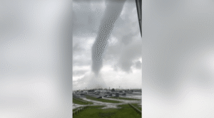 video-mostra-momento-em-que-tornado-e-visto-em-long-island,-nova-york