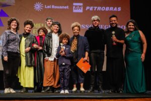 ‘nosso-segredo’-vence-premio-de-melhor-filme-brasileiro-no-festival-de-gramado