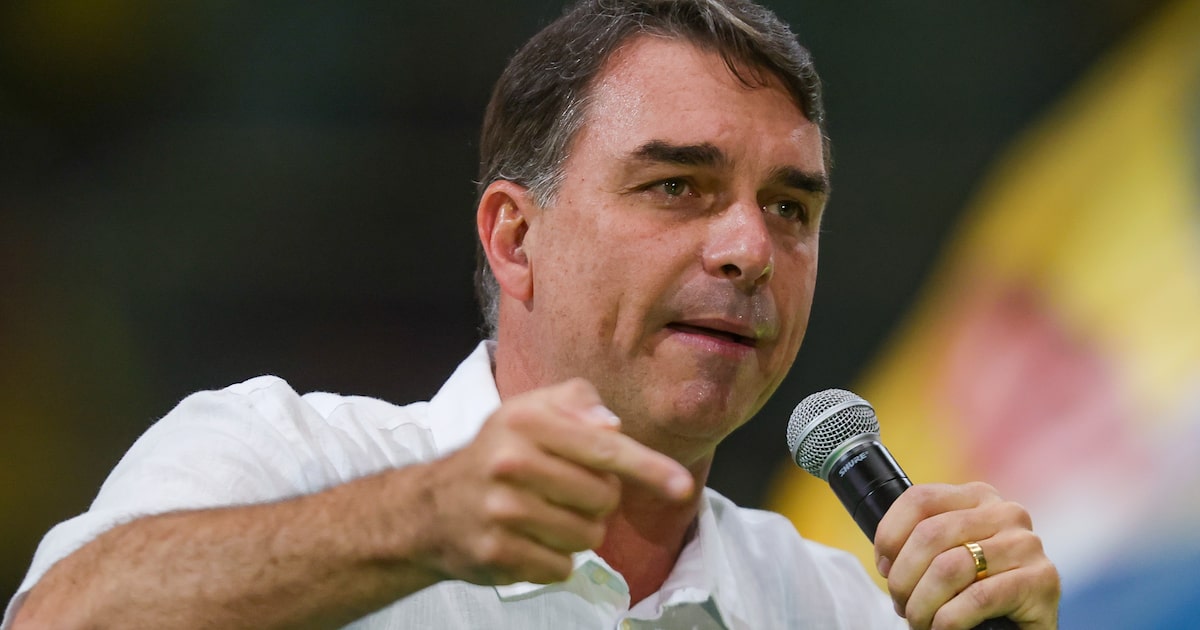 apos-faltar-a-debate,-flavio-bolsonaro-destaca-ausencia-de-lula:-‘quero-debater-com-meu-adversario’