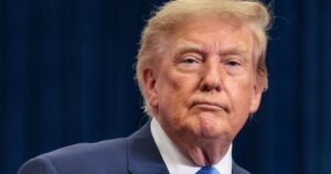 trump-diz-que-“nao-poderia-se-importar-menos”-sobre-ira-assinar-acordo
