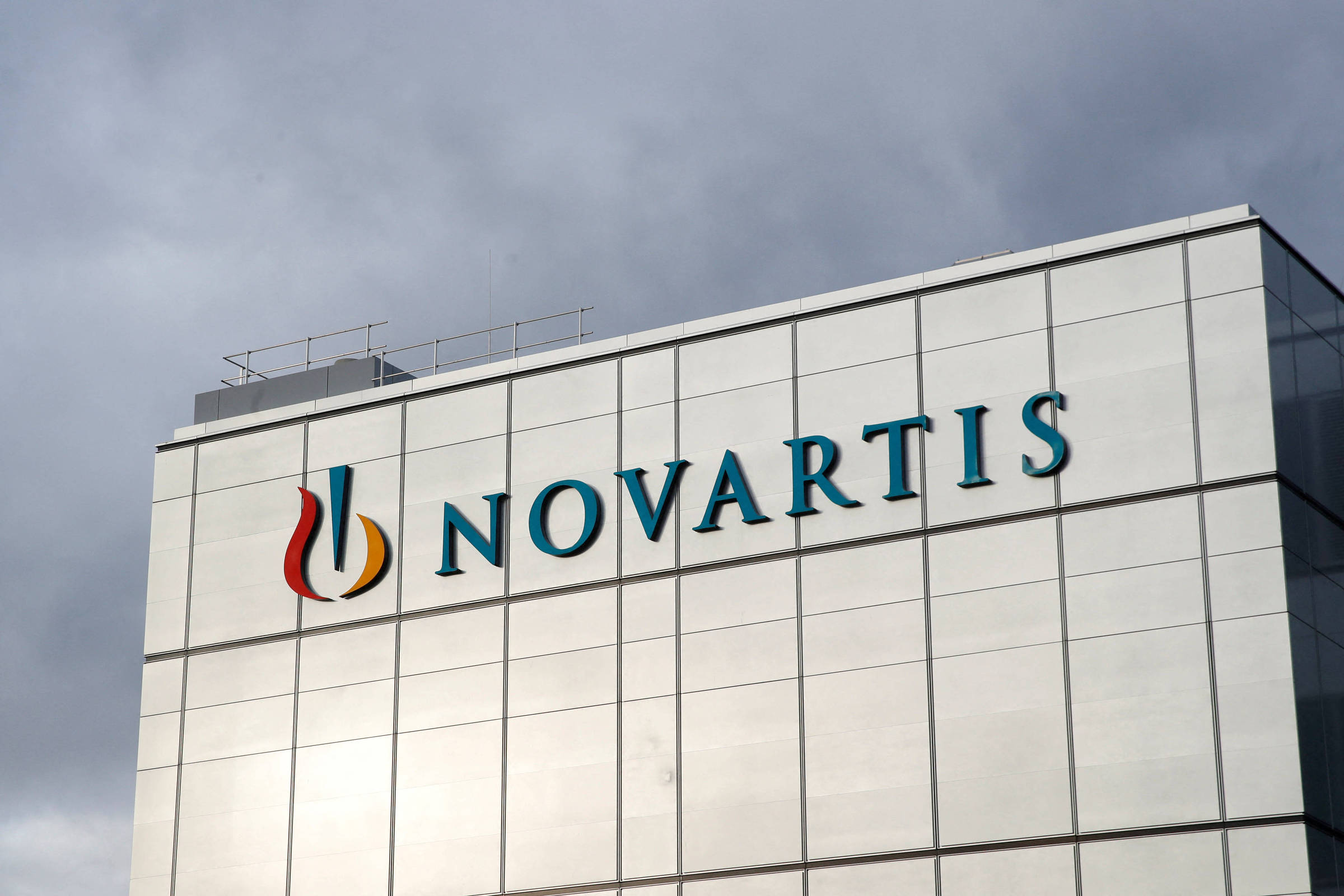 novartis-suspende-testes-de-medicamento-para-doencas-autoimunes-apos-morte-de-tres-pacientes