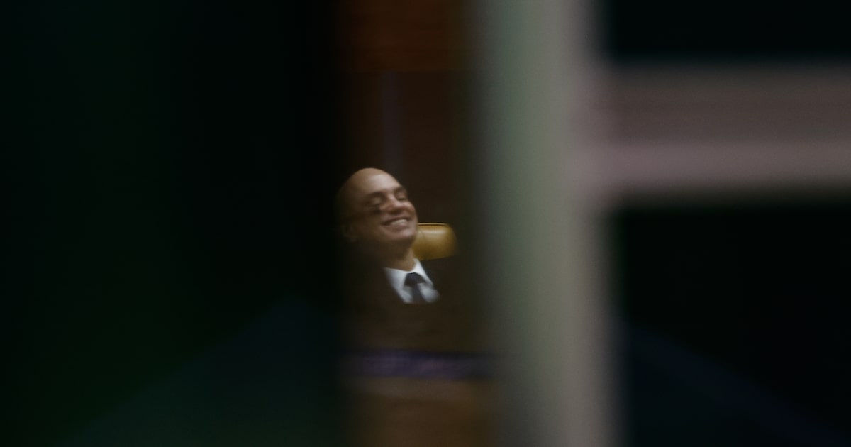 fotografo-do-estadao-conta-bastidores-de-foto-de-moraes-no-dia-de-julgamento-inedito-no-stf