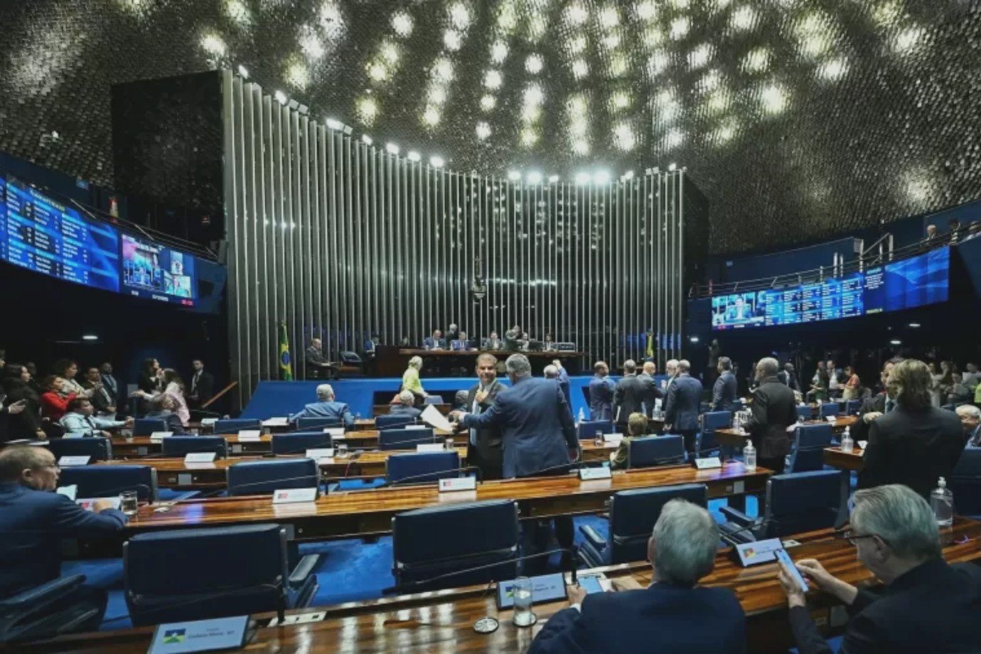 parana-pesquisas:-mendes-e-riva-lideram-corrida-ao-senado-no-mato-grosso