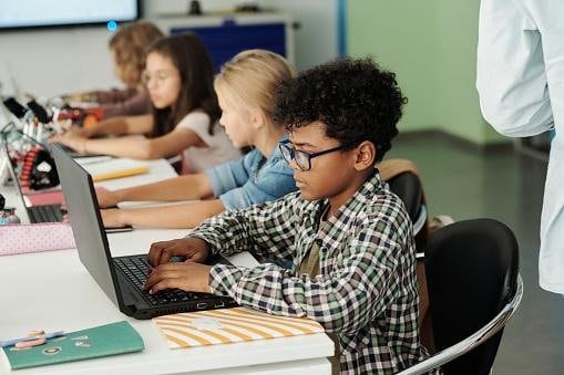 voce-conversa-com-seu-filho-sobre-a-escola?-veja-como-isso-faz-diferenca-no-futuro-deles