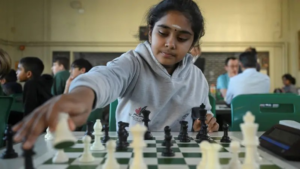 a-menina-prodigio-de-11-anos-que-se-tornou-a-mais-jovem-mestre-de-xadrez-da-historia