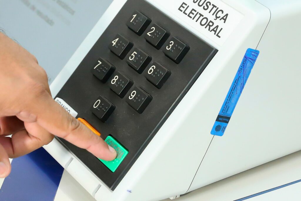 eleicoes-2026:-saiba-quem-esta-na-frente-nas-pesquisas-em-26-estados-e-no-distrito-federal