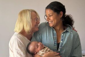 ‘congelei-tecido-dos-meus-ovarios-aos-17-anos-por-causa-de-um-cancer;-agora,-aos-44,-sou-mae’