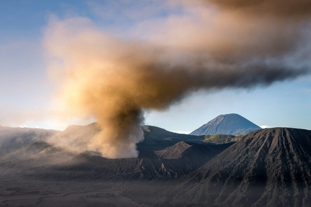 estudo-revela-como-comunidades-sobreviveram-a-uma-erupcao-no-japao-ha-7.300-anos