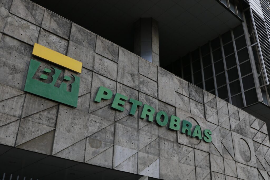 petrobras-na-eleicao:-o-que-lula-e-flavio-bolsonaro-propoem-para-a-estatal