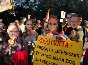 “marina-merece-o-que?-respeito.-pl-da-devastacao,-nao!”