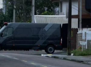 pai-faz-a-propria-filha-e-a-esposa-refens-por-10h-em-curitiba